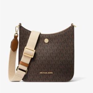 BRAND NEW MICHAEL KORS SMALL CROSSBODY PURSE.